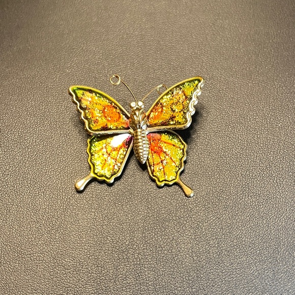 Elegant Butterfly Brooch in Vibrant Colors - Picture 1 of 7